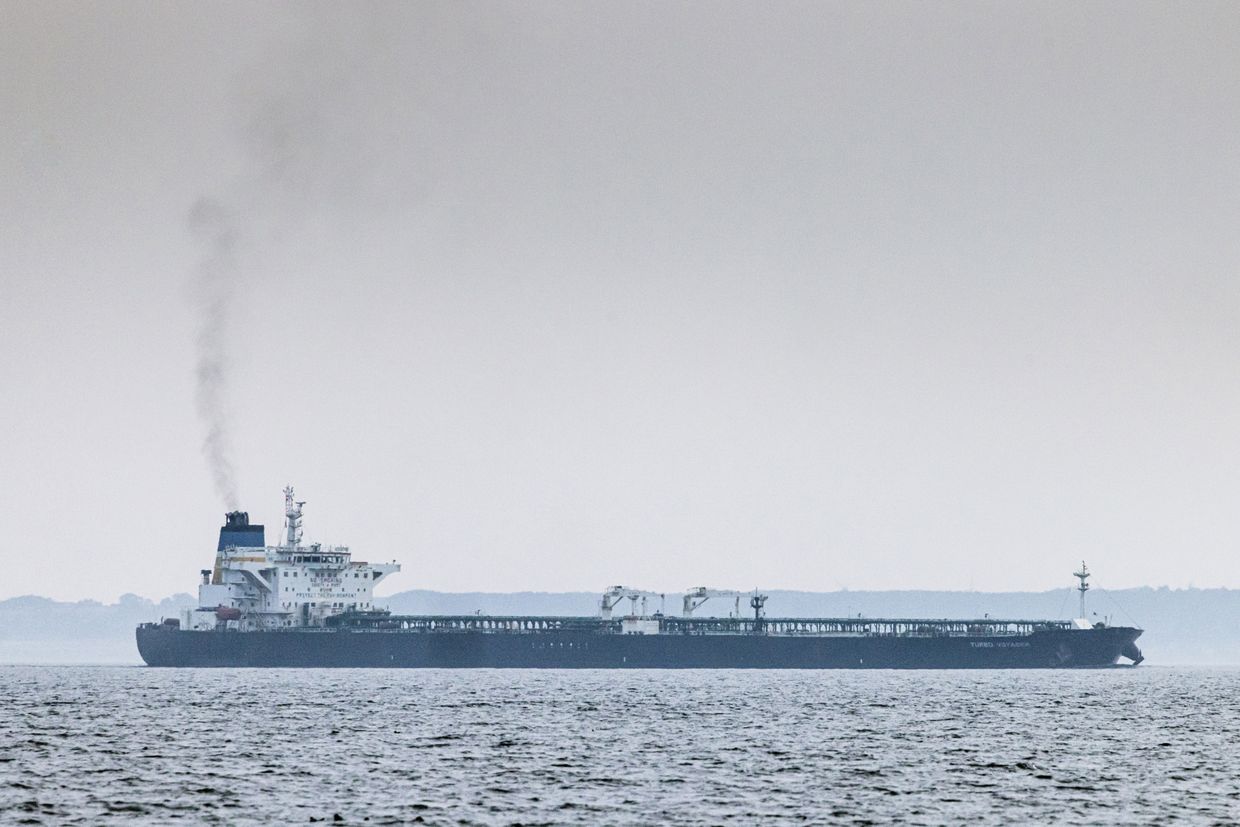 Russia evading oil sanctions with illegal transfers near Greece, Cyprus, HUR says